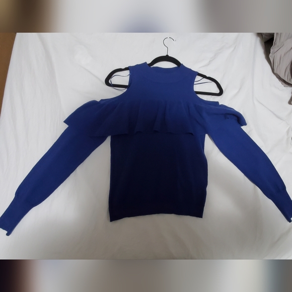 Sofia Vergara cobalt blue knitted blouse - Picture 2 of 4